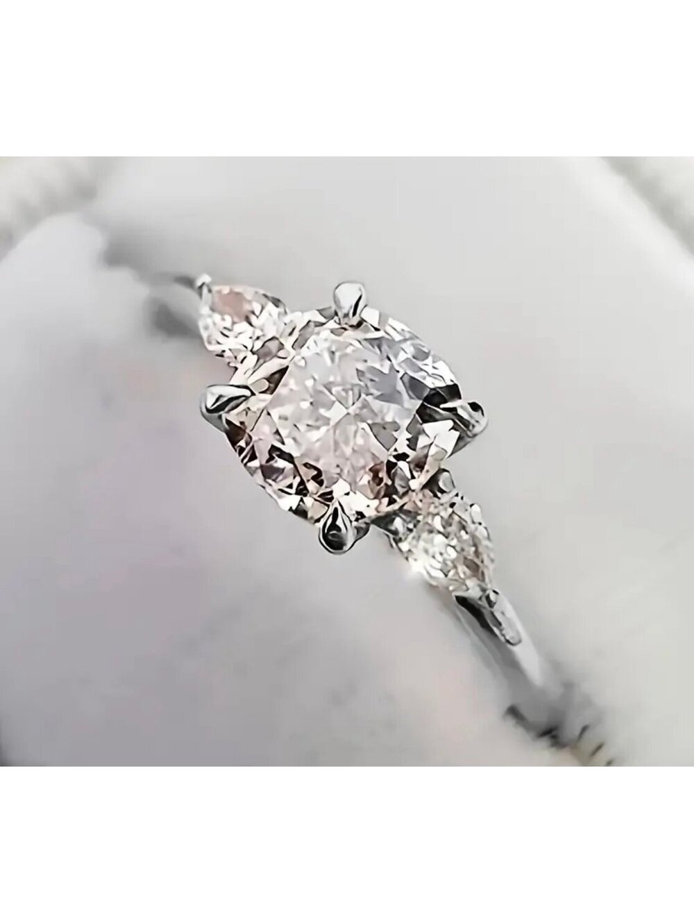 New - Gorgeous Engagement Style Zirconia Ring with 4-prong Setting - Size 8